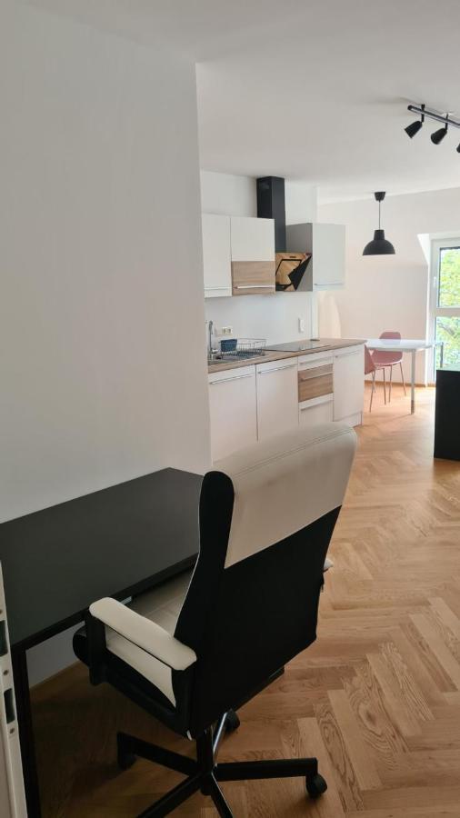 Top Apartments Kaiserebersdorf Vienna Exterior photo